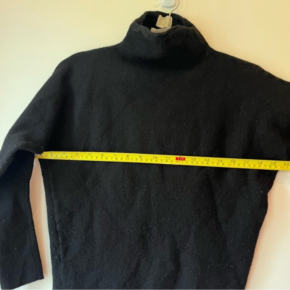 Telluride 100% Merino Wool Black Turtleneck Sweater Medium Minimalist Warm - Picture 5 of 8